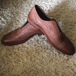 Sophisticated brown leather size 9 dress shoes J&M